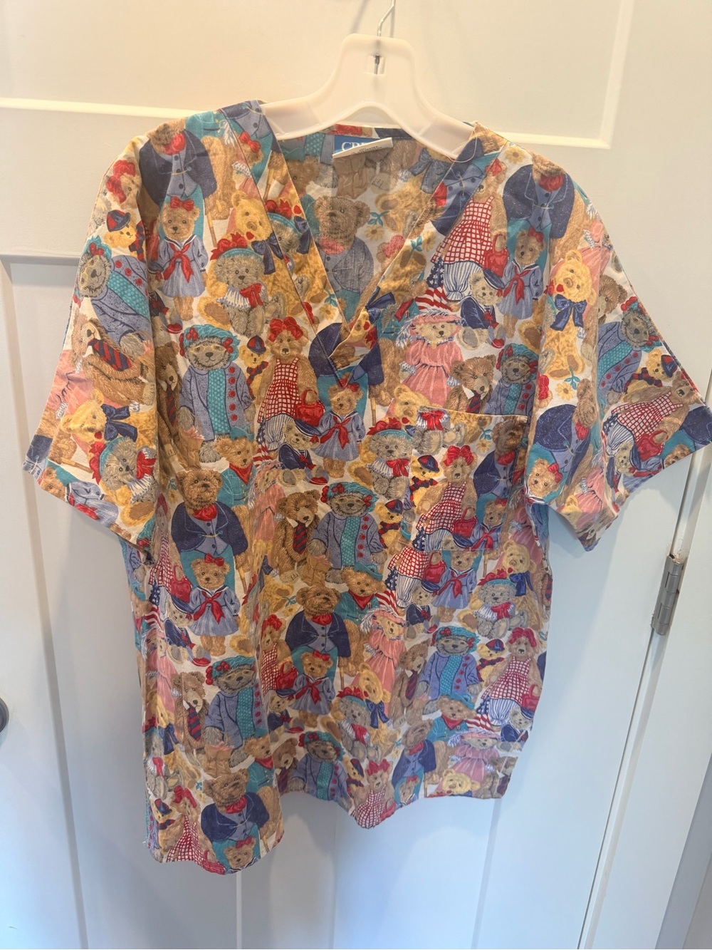 CREST Women’s Medium Teddy Bear Print Scrub Top Vintage Novelty Medical